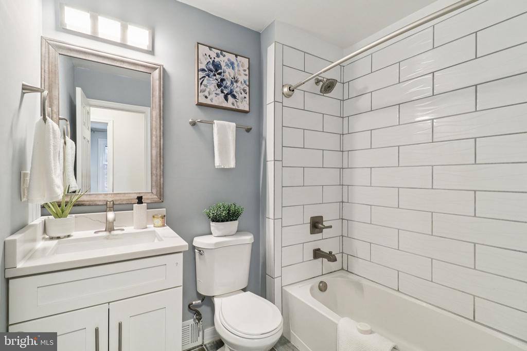 16920 Glen Oak Run, Rockville, MD 20855