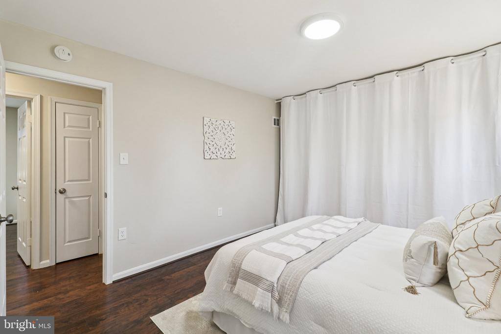 16920 Glen Oak Run, Rockville, MD 20855