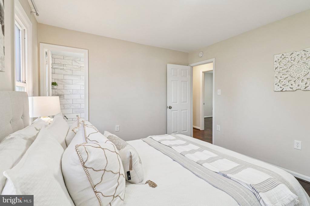 16920 Glen Oak Run, Rockville, MD 20855