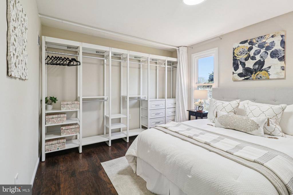 16920 Glen Oak Run, Rockville, MD 20855