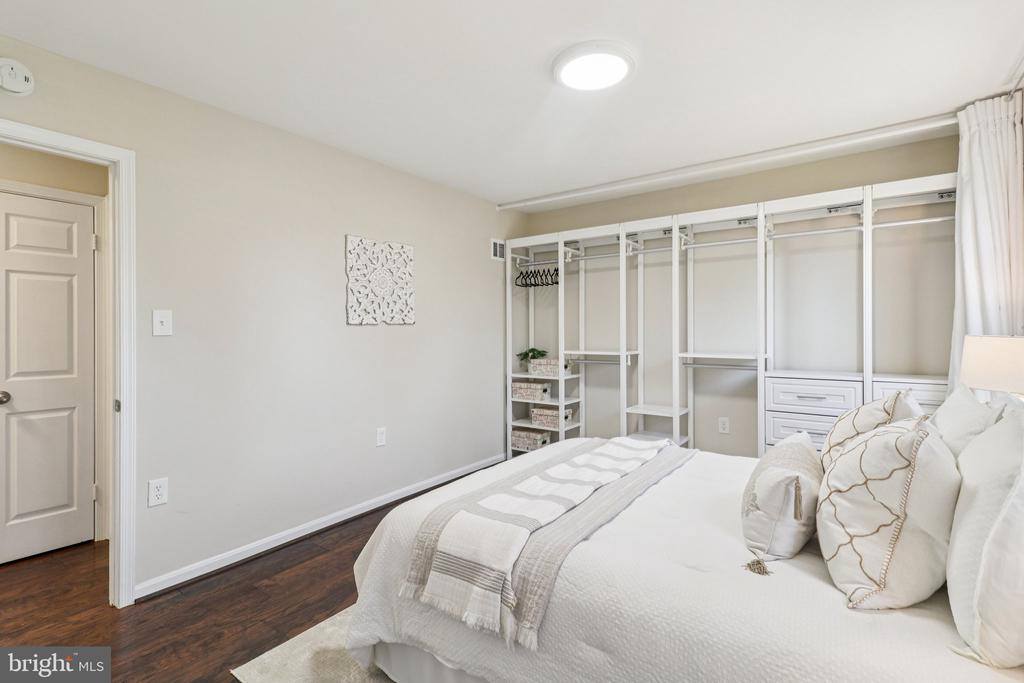 16920 Glen Oak Run, Rockville, MD 20855