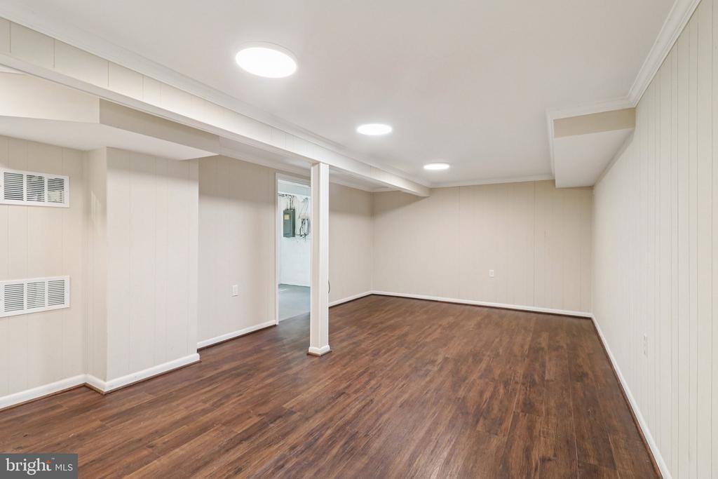 16920 Glen Oak Run, Rockville, MD 20855