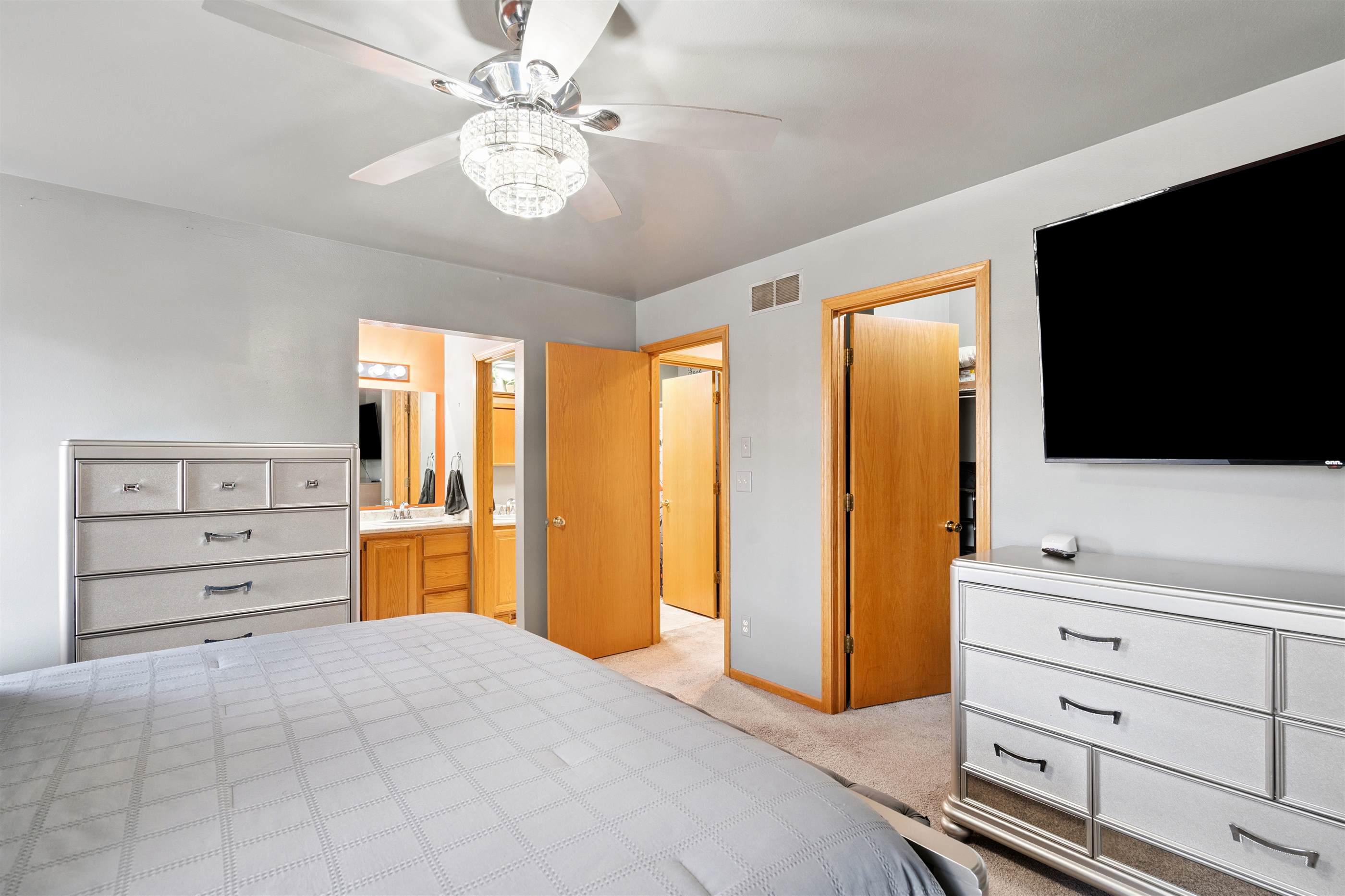 1627 Gryn Dr, Iowa City, IA 52246