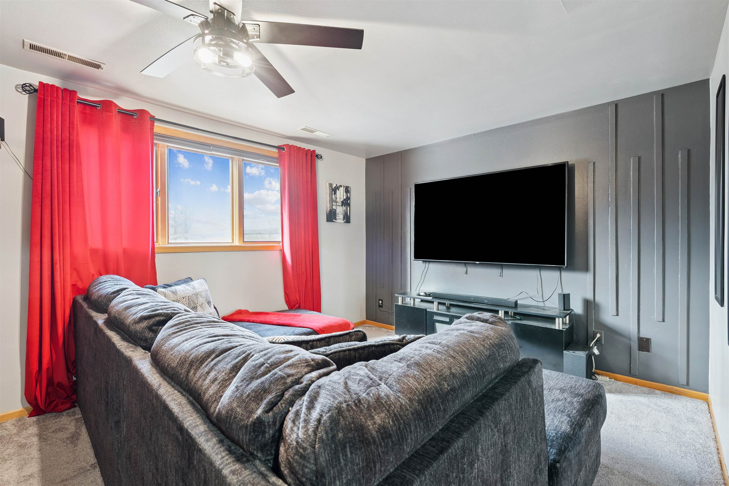 1627 Gryn Dr, Iowa City, IA 52246