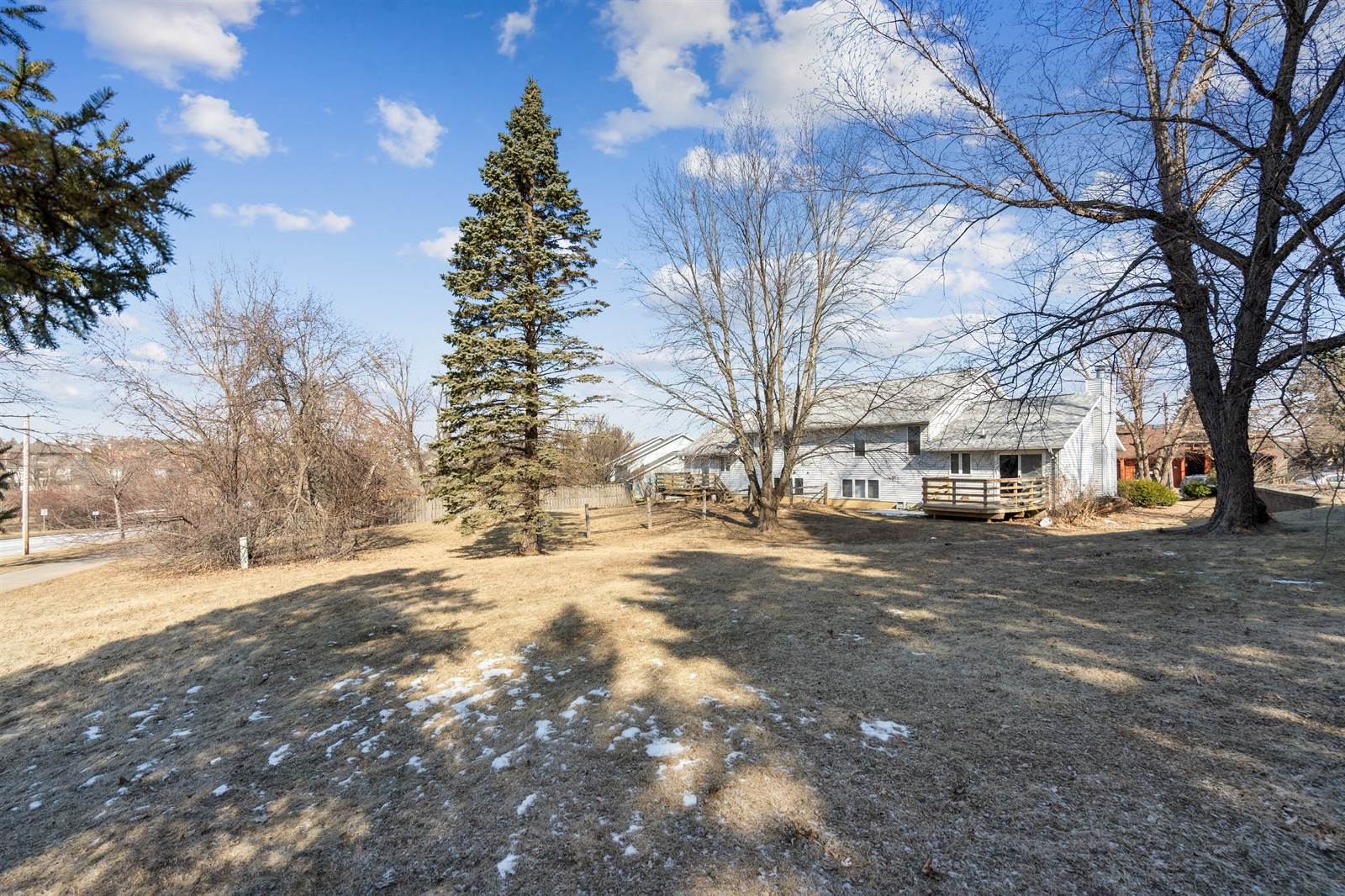 1627 Gryn Dr, Iowa City, IA 52246