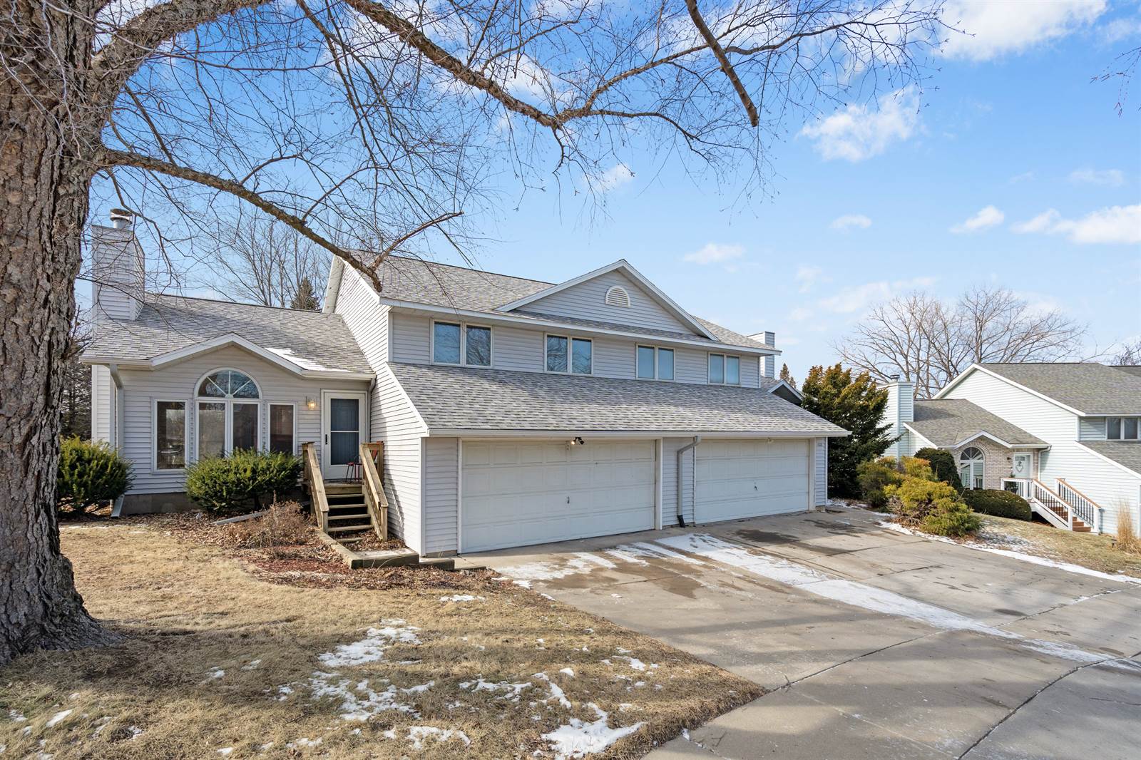 1627 Gryn Dr, Iowa City, IA 52246