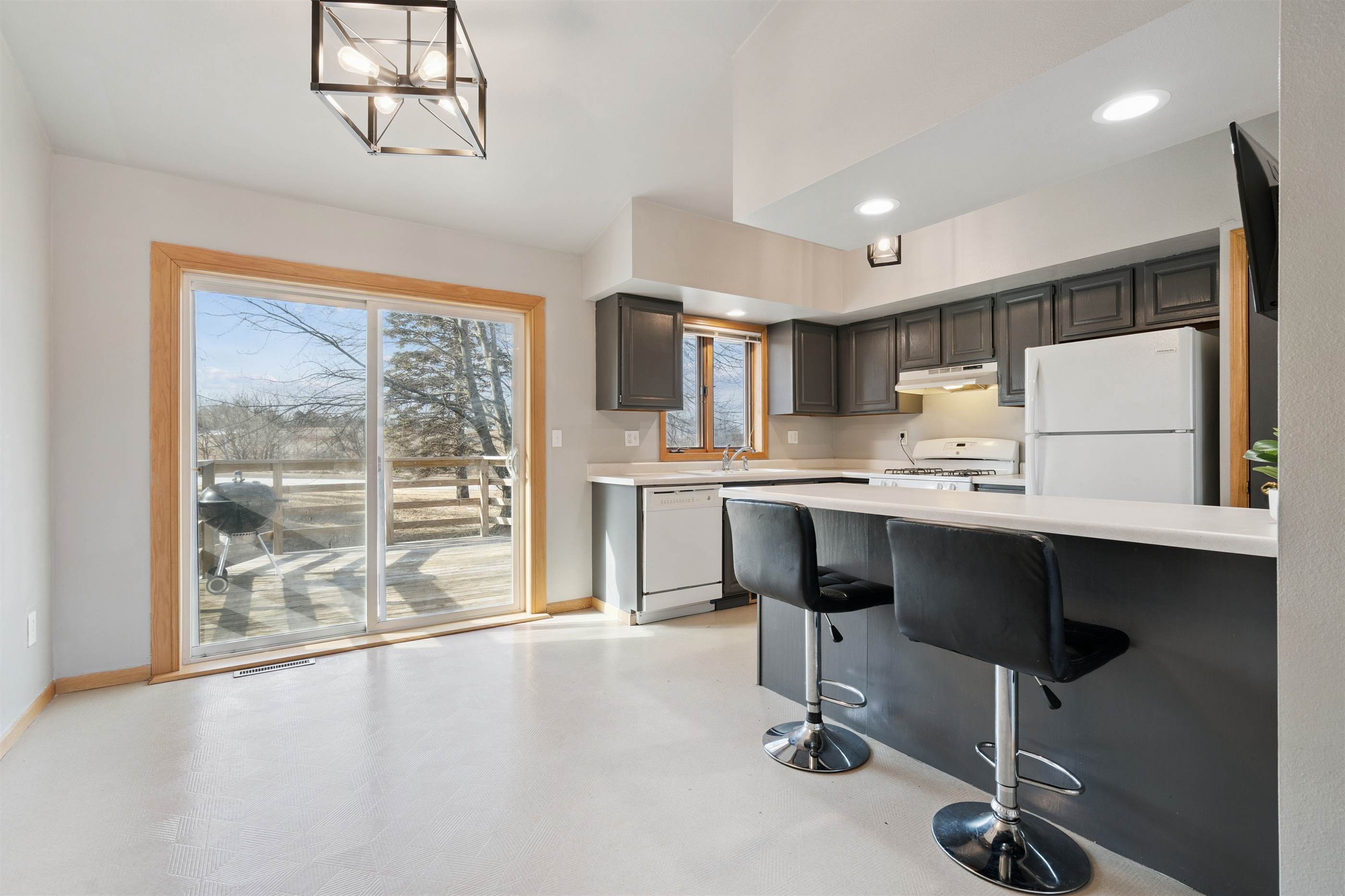 1627 Gryn Dr, Iowa City, IA 52246