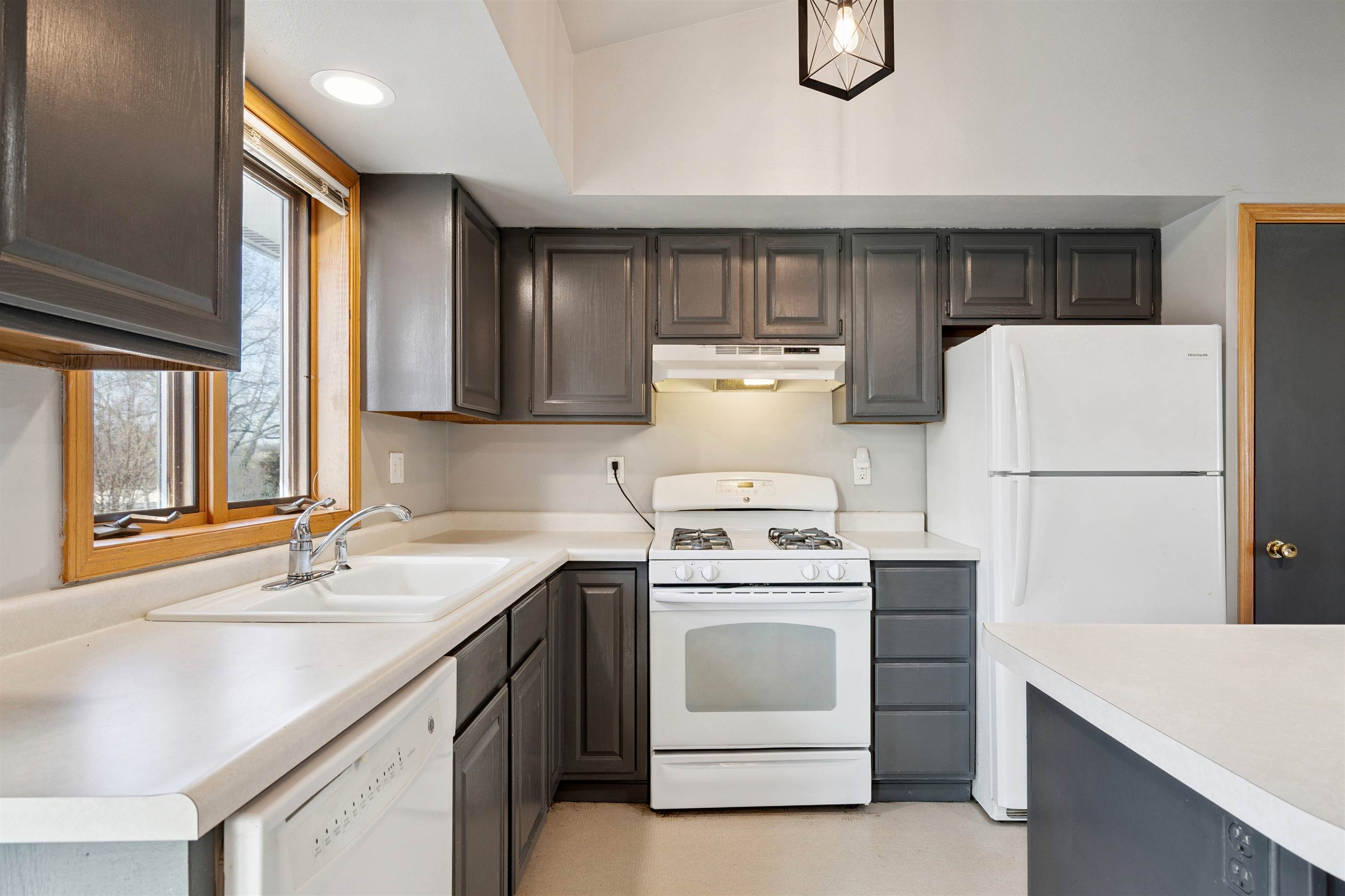 1627 Gryn Dr, Iowa City, IA 52246