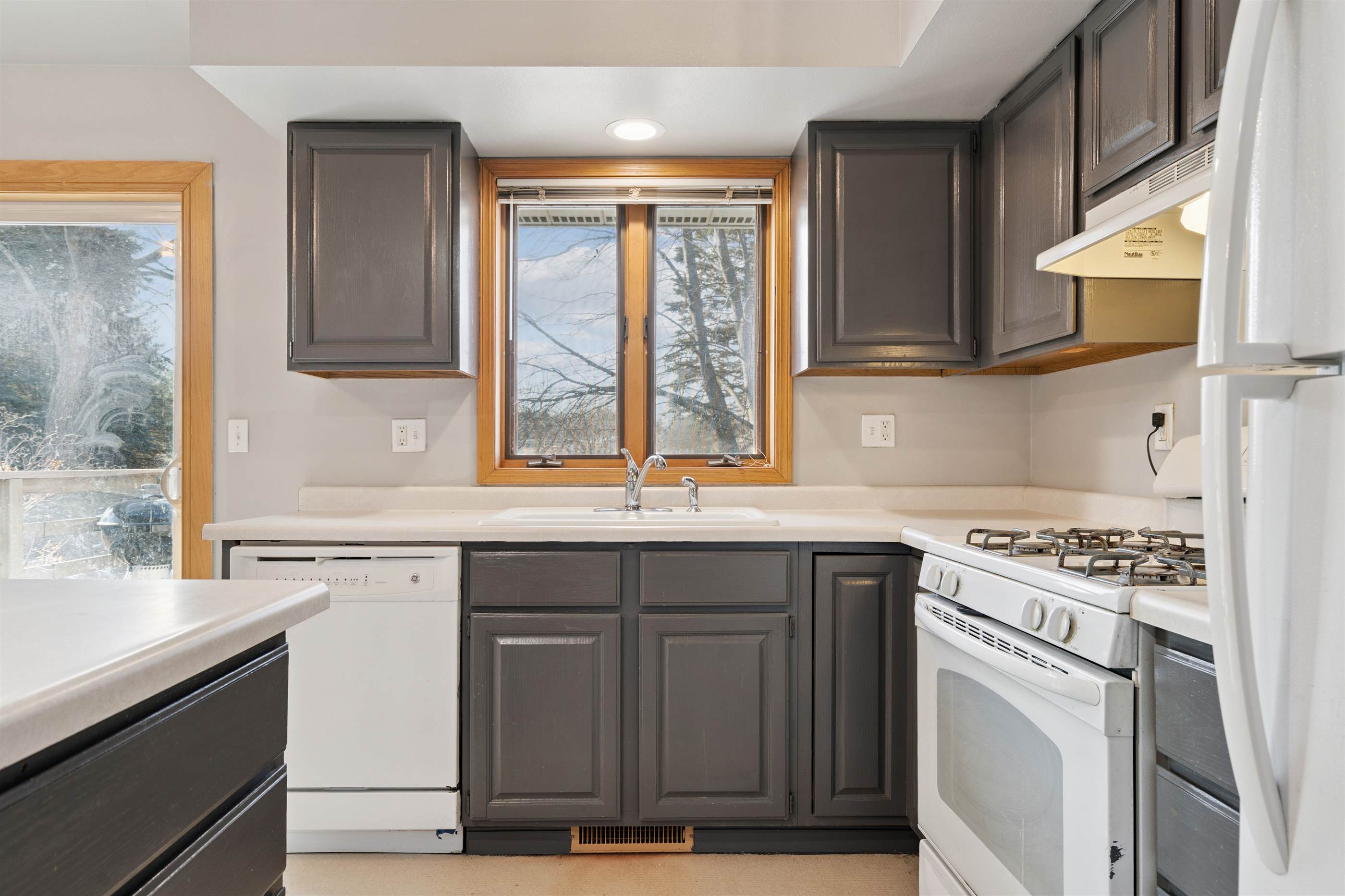 1627 Gryn Dr, Iowa City, IA 52246