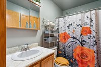 1627 Gryn Dr, Iowa City, IA 52246