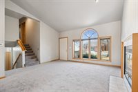 1627 Gryn Dr, Iowa City, IA 52246