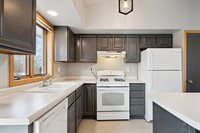 1627 Gryn Dr, Iowa City, IA 52246