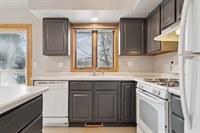 1627 Gryn Dr, Iowa City, IA 52246