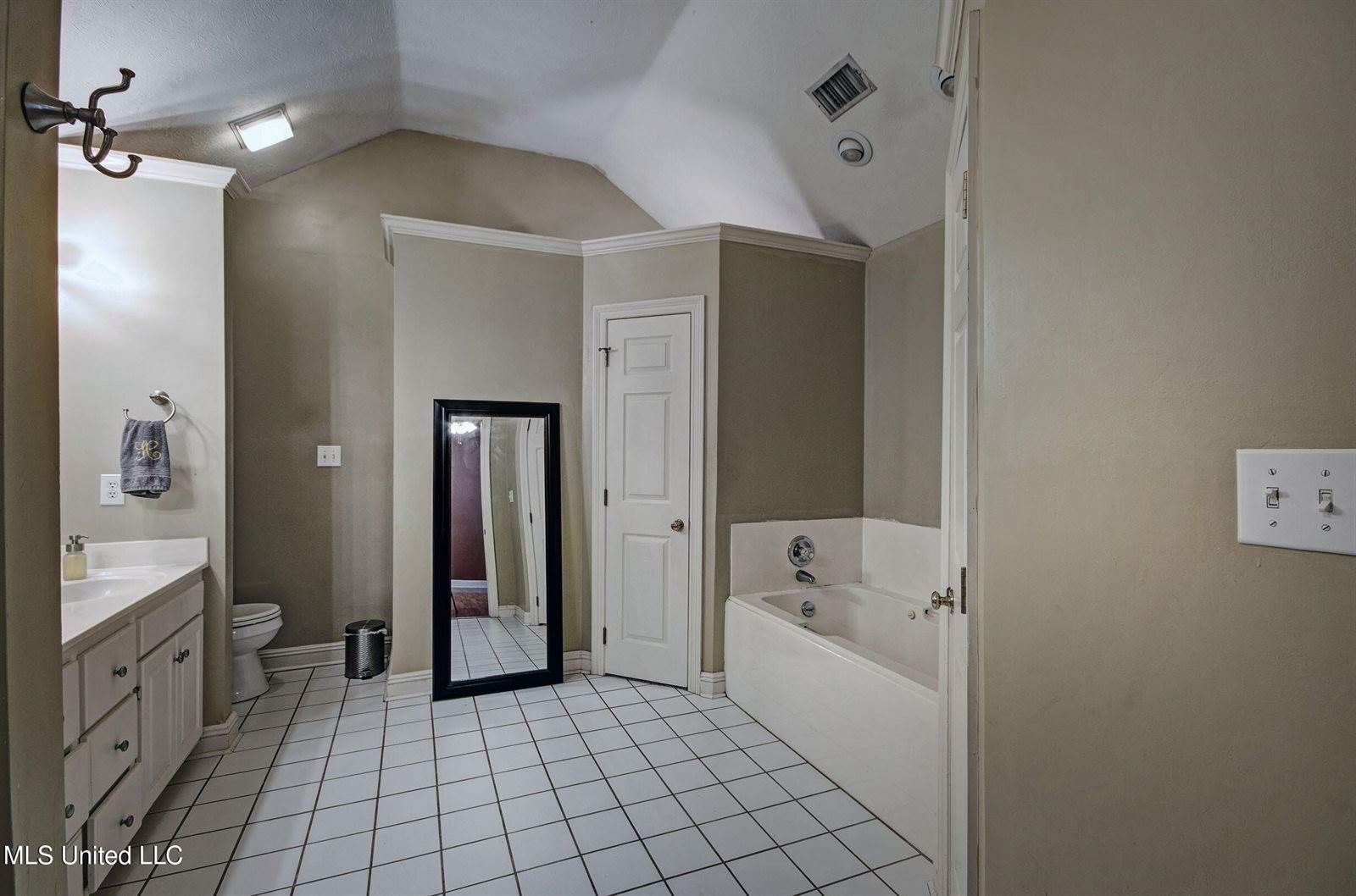 4021 Brookwood Drive, Flowood, MS 39232