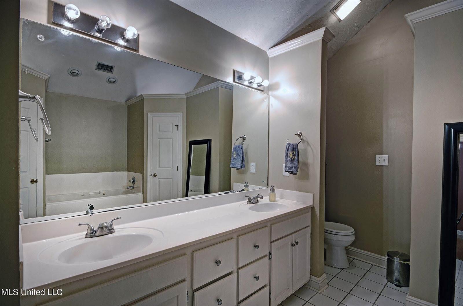 4021 Brookwood Drive, Flowood, MS 39232