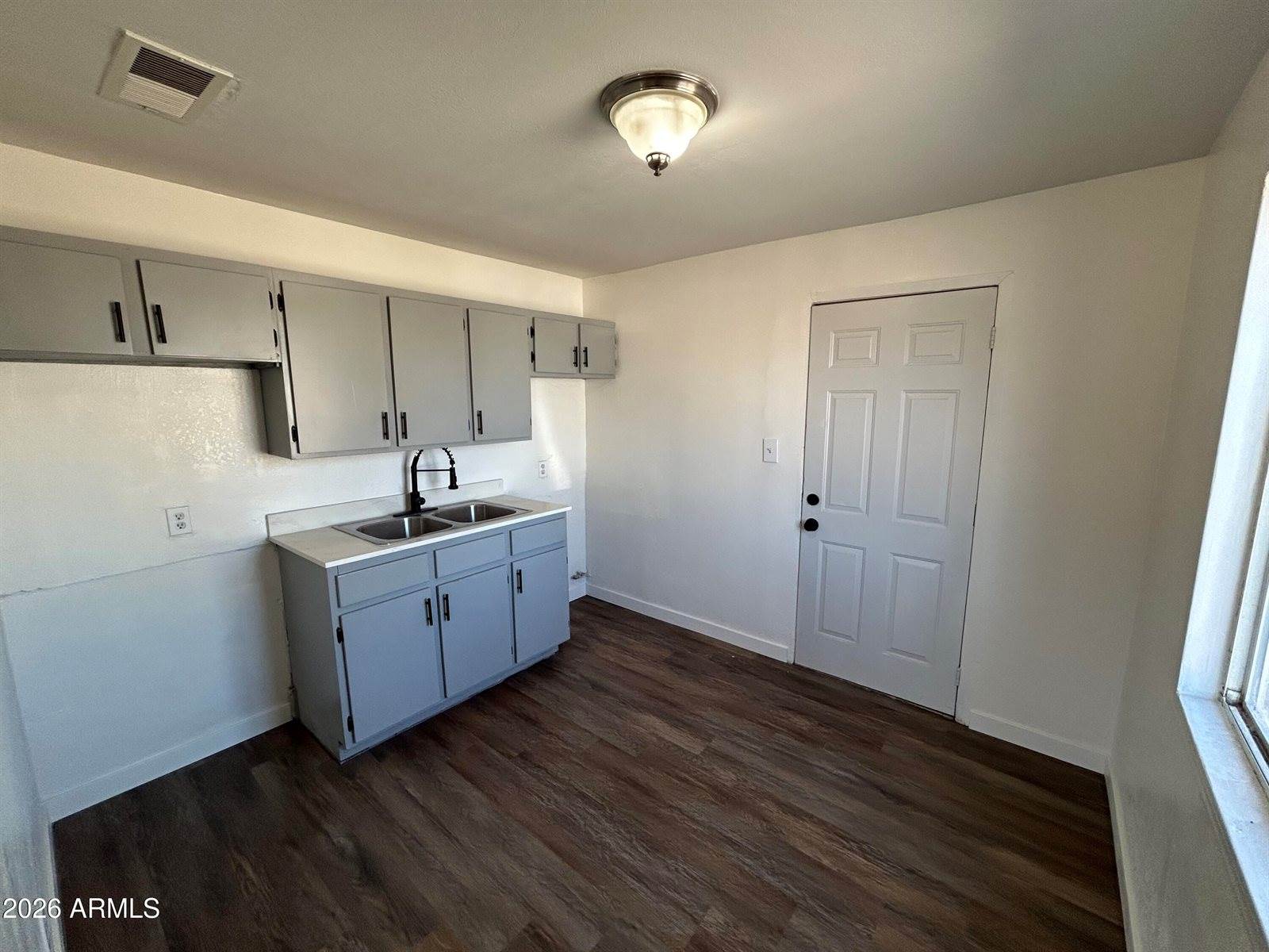 833 East Marguerite Avenue, Phoenix, AZ 85040