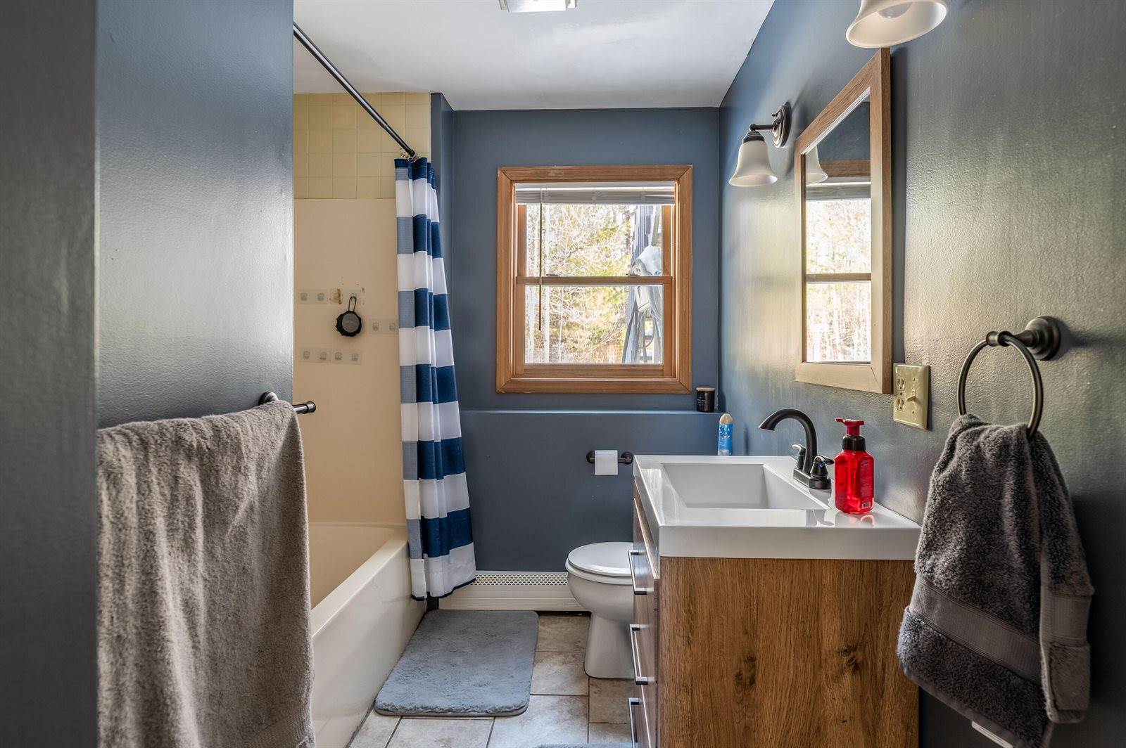 30 Yankee Avenue, Bangor, ME 04401