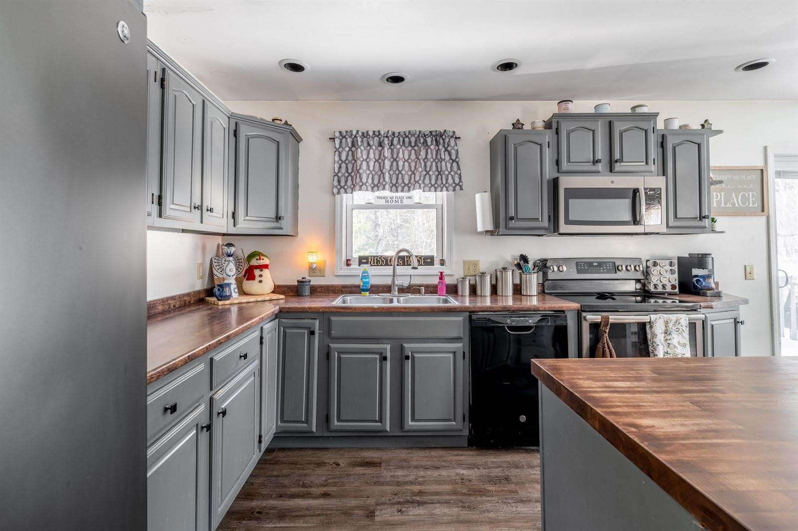 30 Yankee Avenue, Bangor, ME 04401