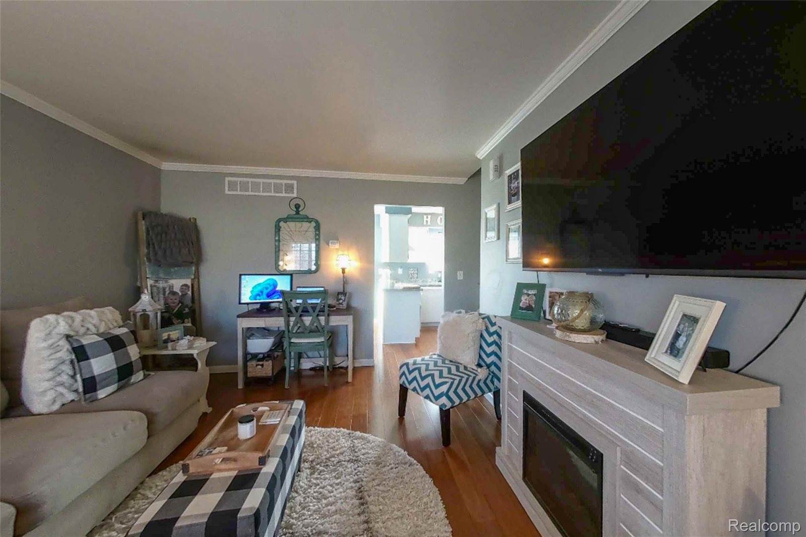 715 Cape Cod, SouthLyonCity_Oakland, MI 48178