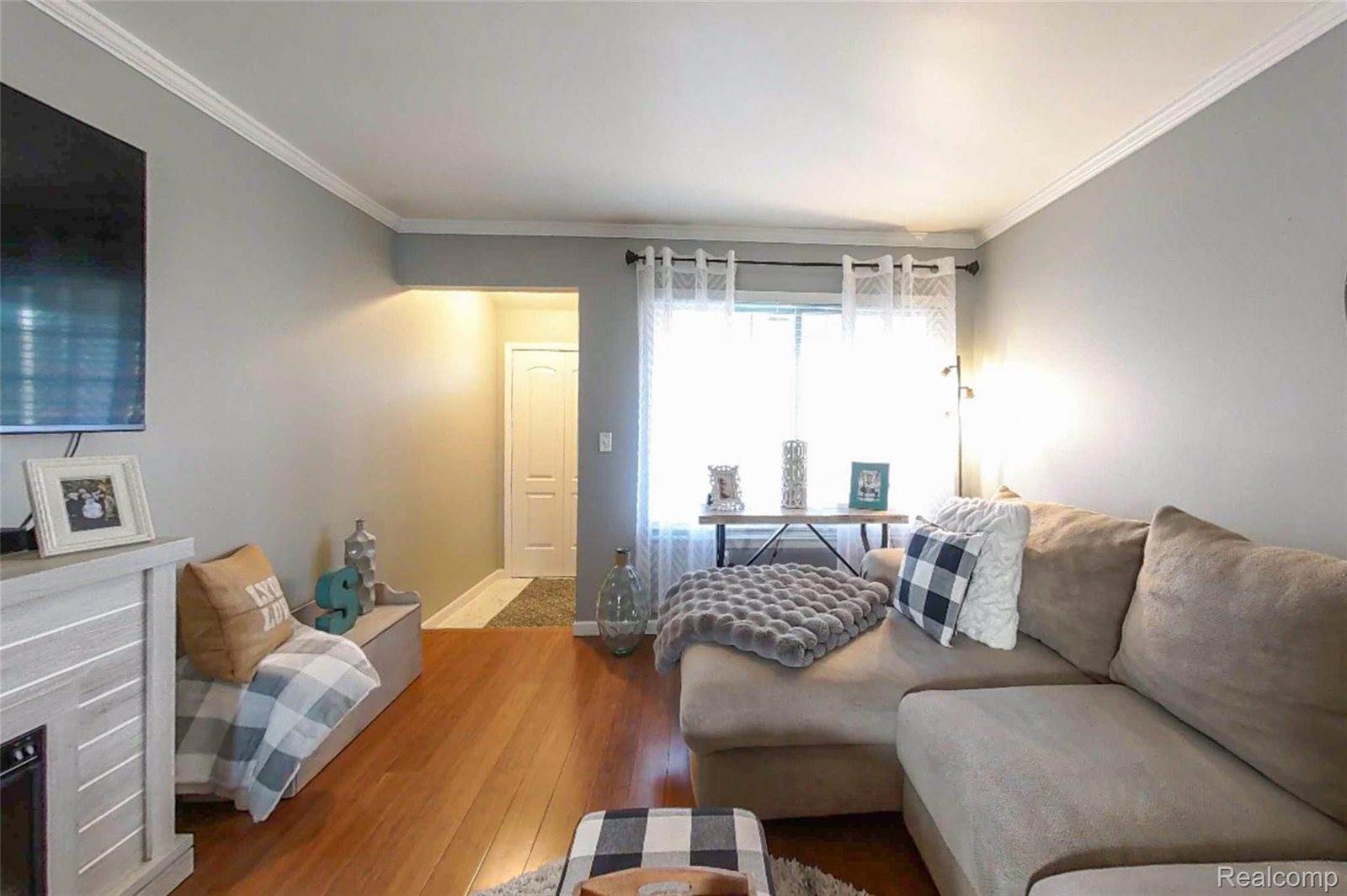 715 Cape Cod, SouthLyonCity_Oakland, MI 48178