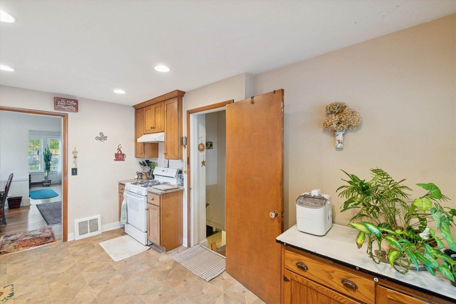 728 Montrose Avenue, Kalamazoo, MI 49008