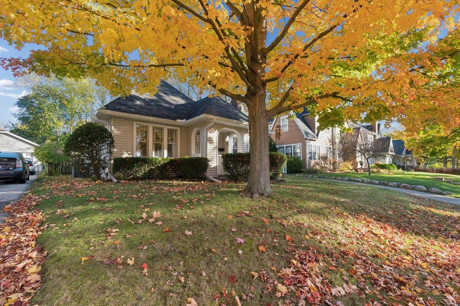 728 Montrose Avenue, Kalamazoo, MI 49008