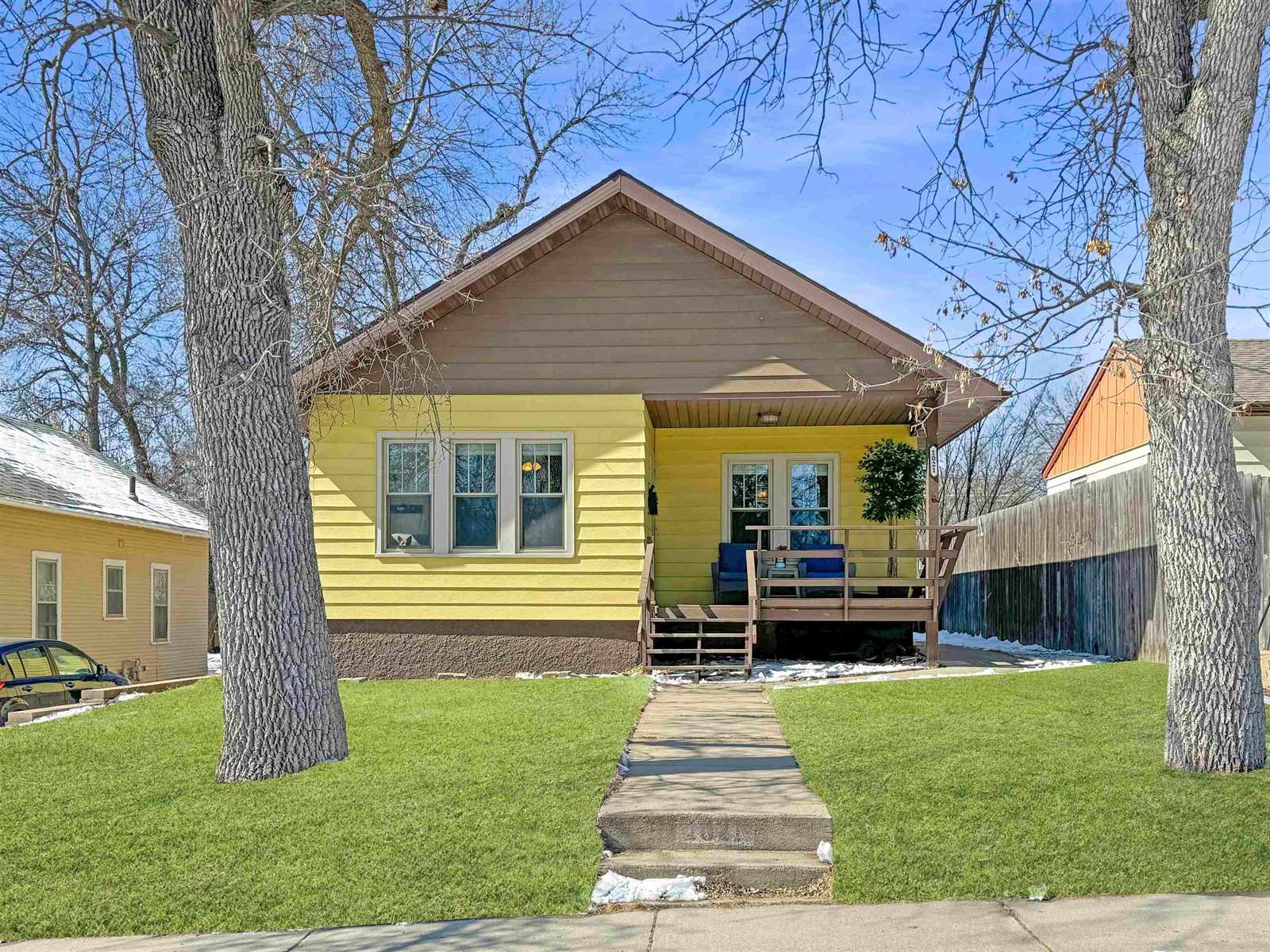 1021 1st St NW, Minot, ND 58703