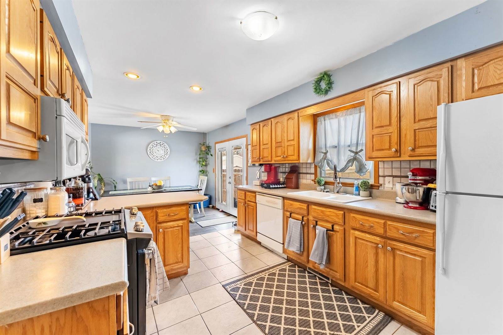 900 14TH Place, Camanche, IA 52730