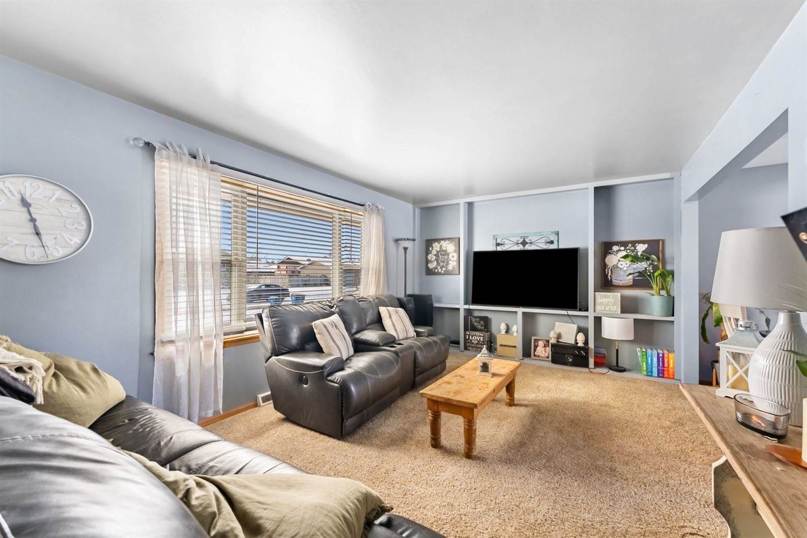 900 14TH Place, Camanche, IA 52730