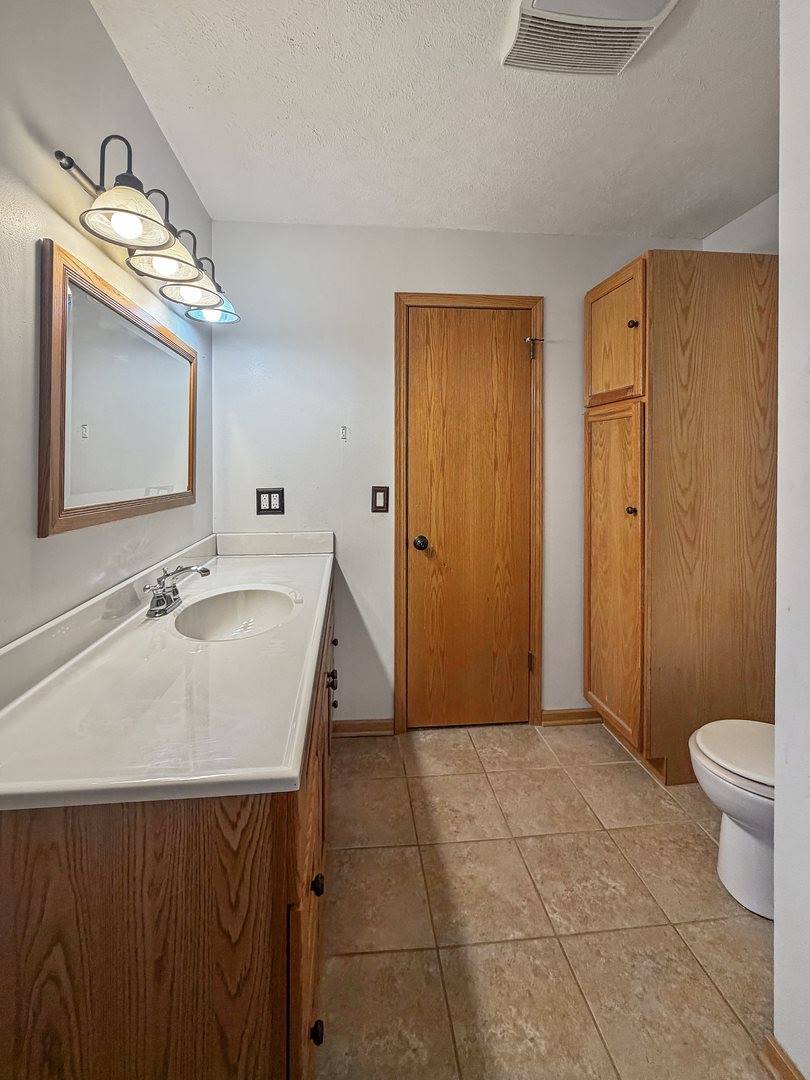 215 Baird Street, Dakota, IL 61018