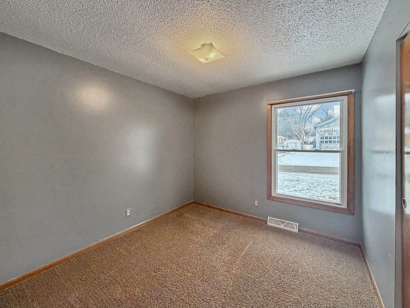 215 Baird Street, Dakota, IL 61018