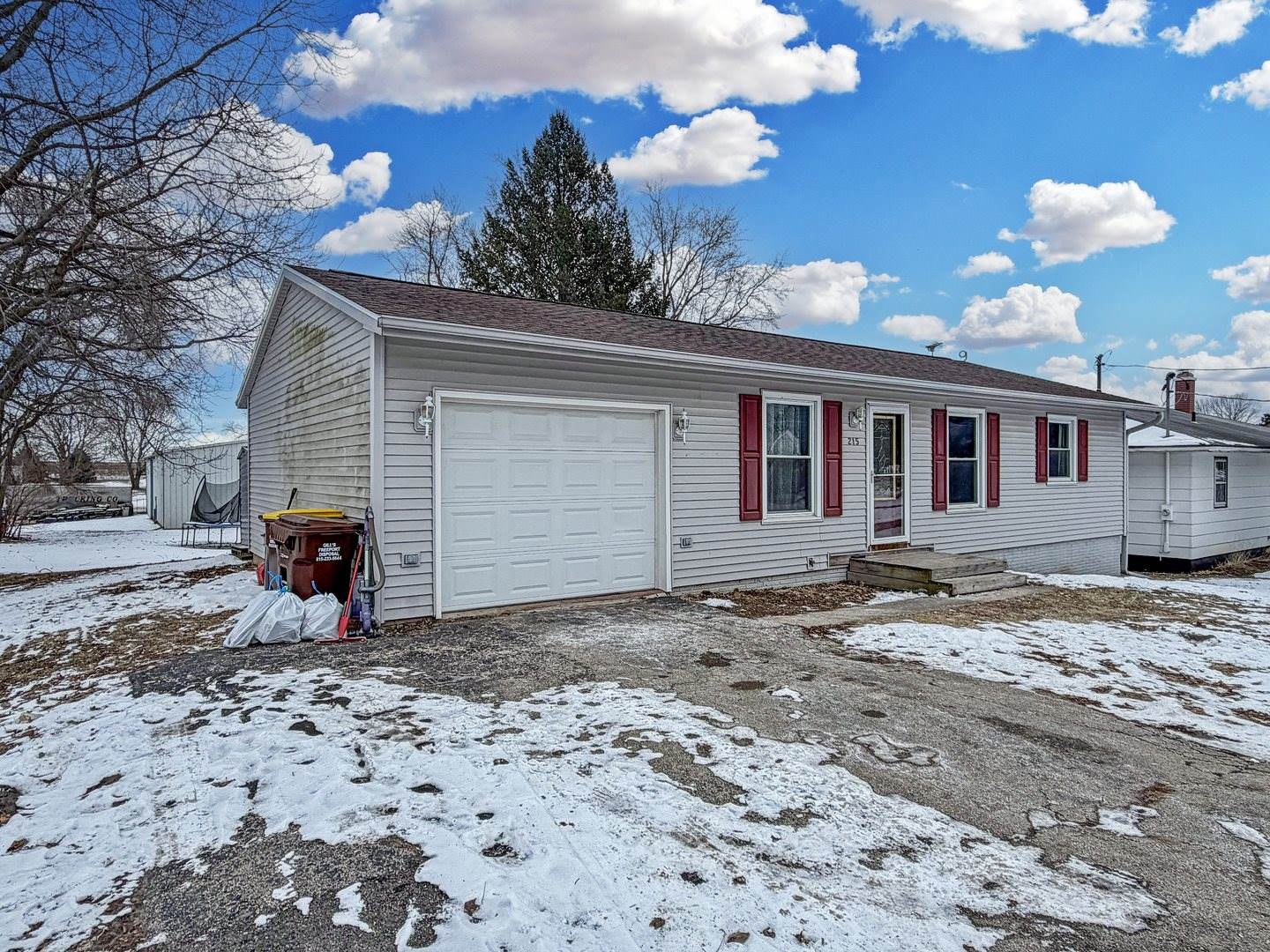 215 Baird Street, Dakota, IL 61018