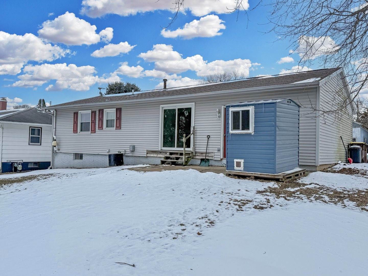 215 Baird Street, Dakota, IL 61018