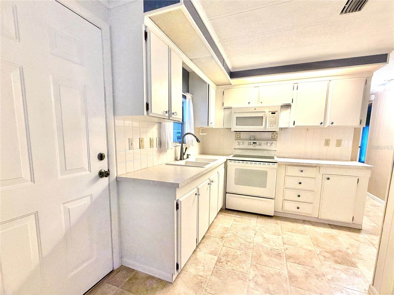 3335 South Citrus Circle, Zellwood, FL 32798