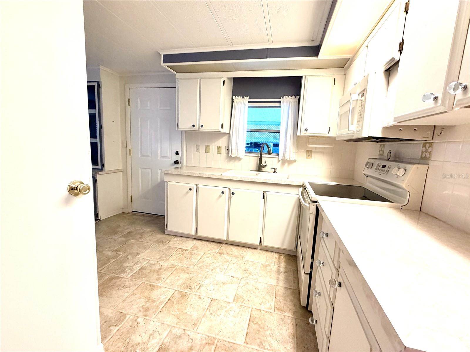 3335 South Citrus Circle, Zellwood, FL 32798