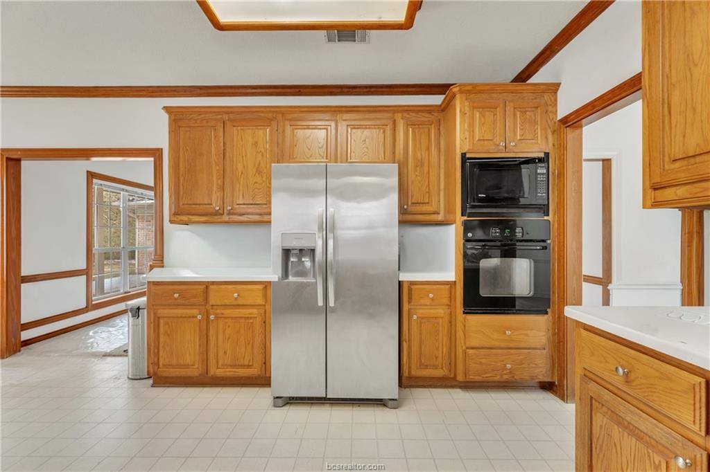 5560 Timberwood Drive, College Station, TX 77845