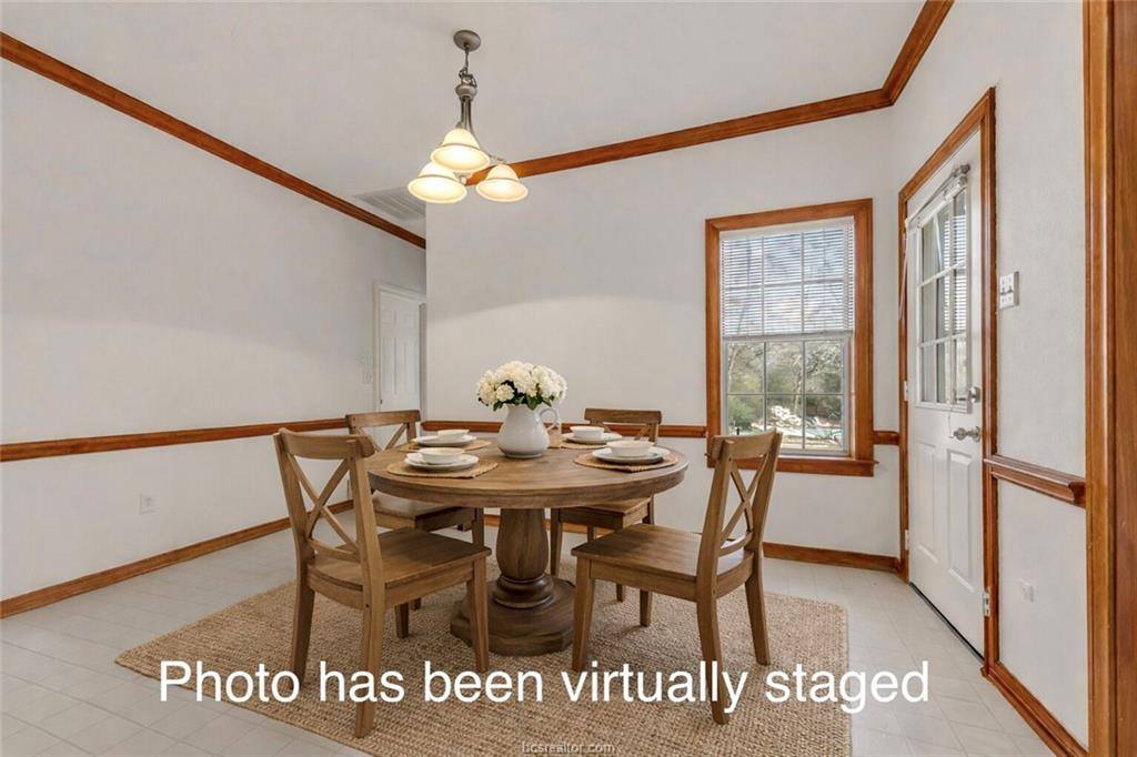 5560 Timberwood Drive, College Station, TX 77845