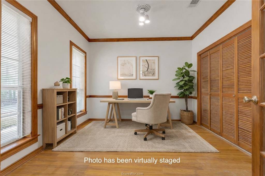 5560 Timberwood Drive, College Station, TX 77845