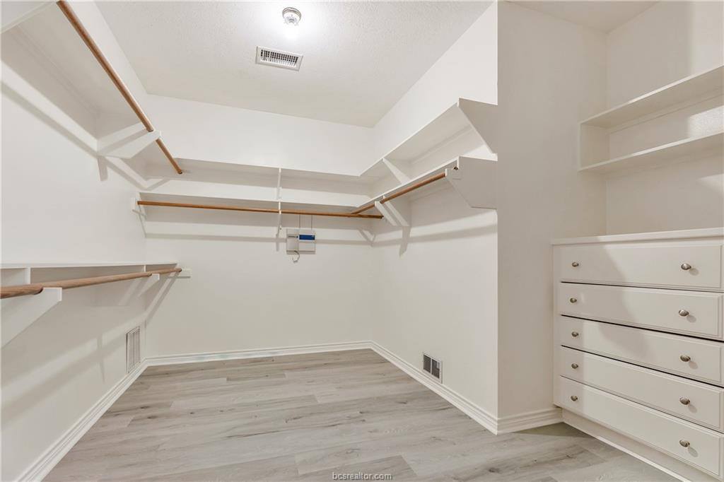 5560 Timberwood Drive, College Station, TX 77845