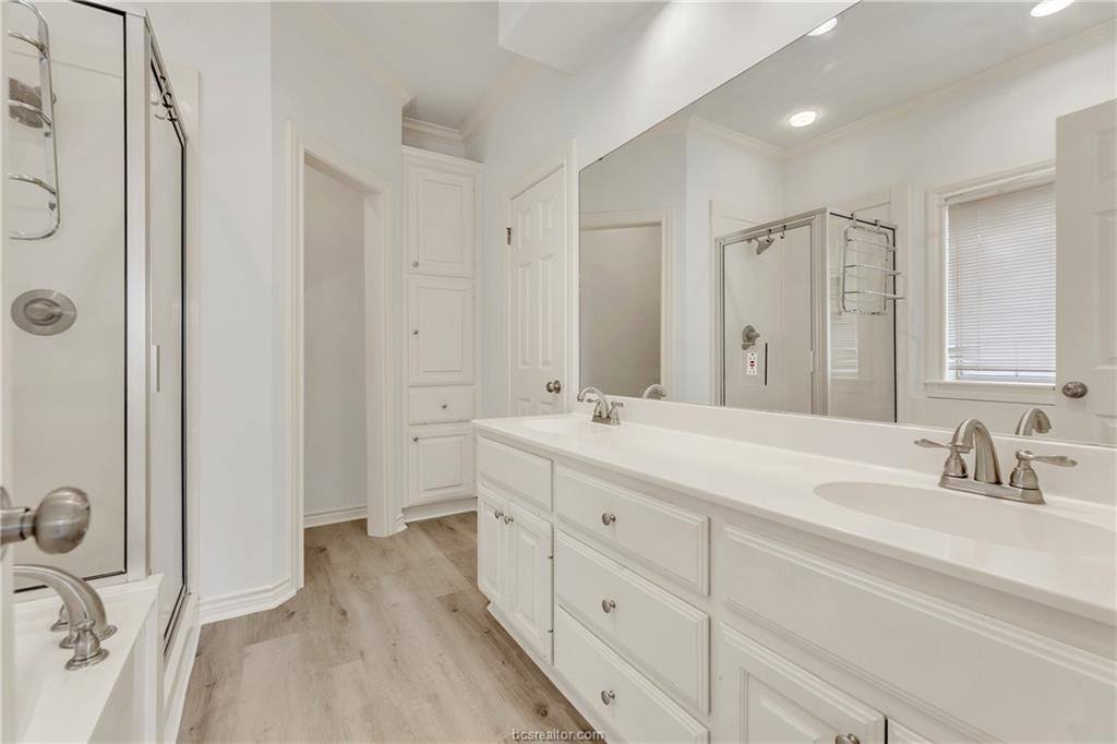 5560 Timberwood Drive, College Station, TX 77845