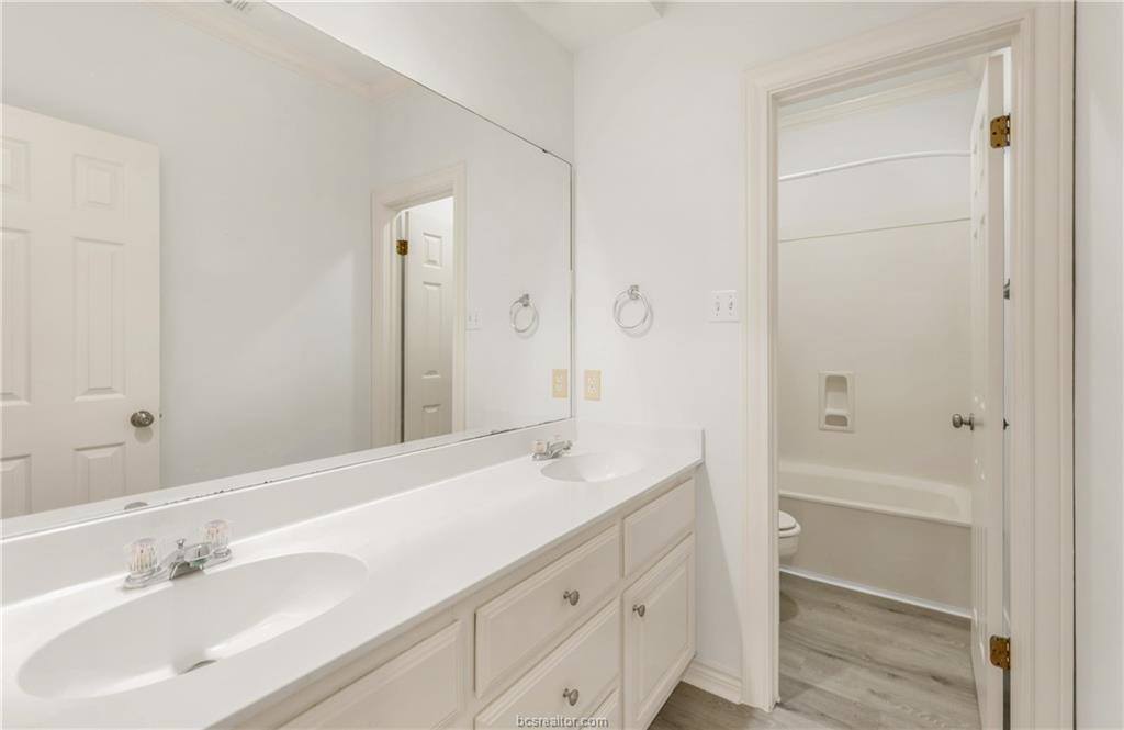 5560 Timberwood Drive, College Station, TX 77845