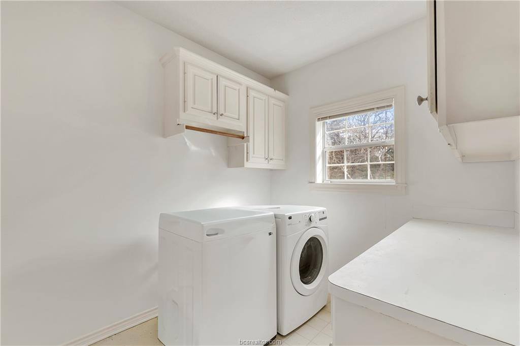 5560 Timberwood Drive, College Station, TX 77845