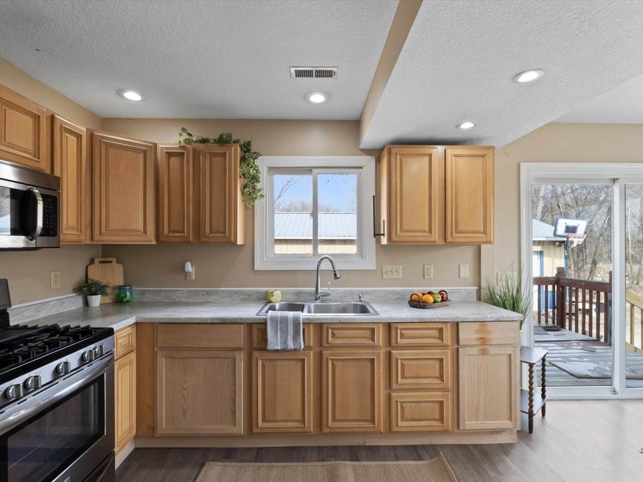 24784 Valley Drive, Pleasant Valley, IA 52767