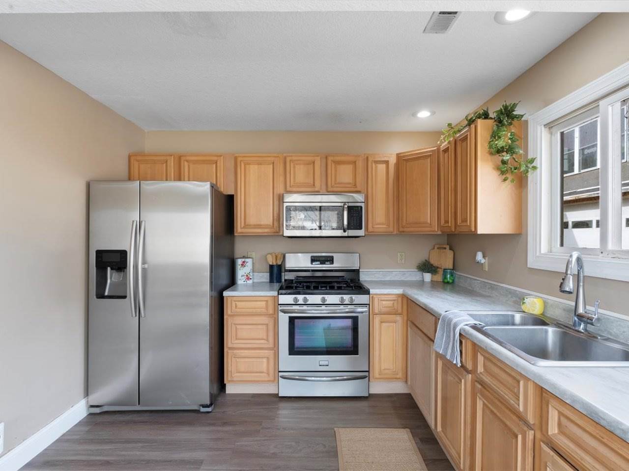 24784 Valley Drive, Pleasant Valley, IA 52767