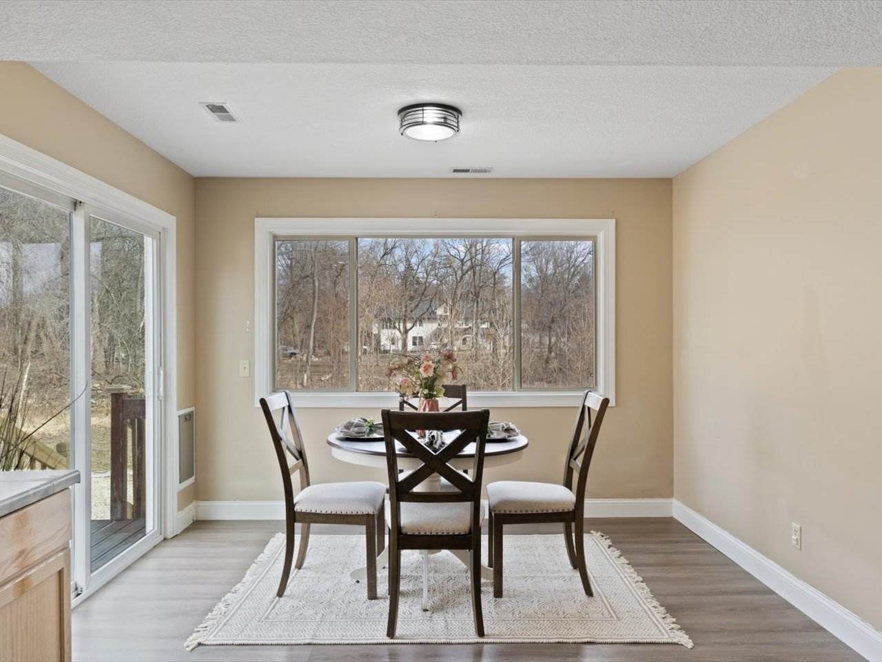 24784 Valley Drive, Pleasant Valley, IA 52767