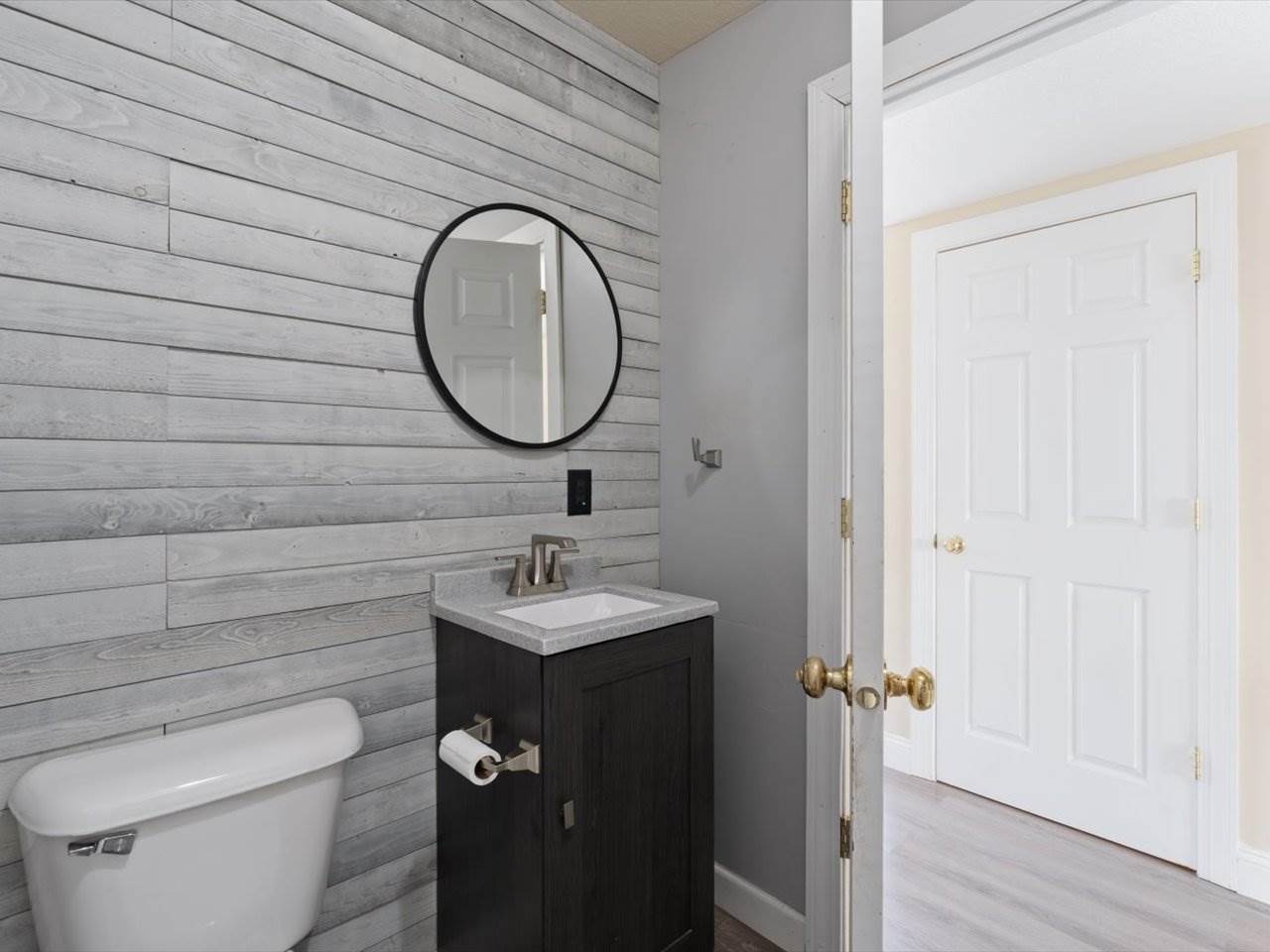 24784 Valley Drive, Pleasant Valley, IA 52767