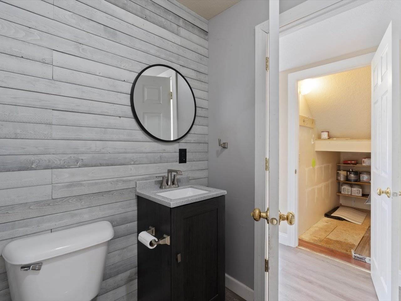 24784 Valley Drive, Pleasant Valley, IA 52767