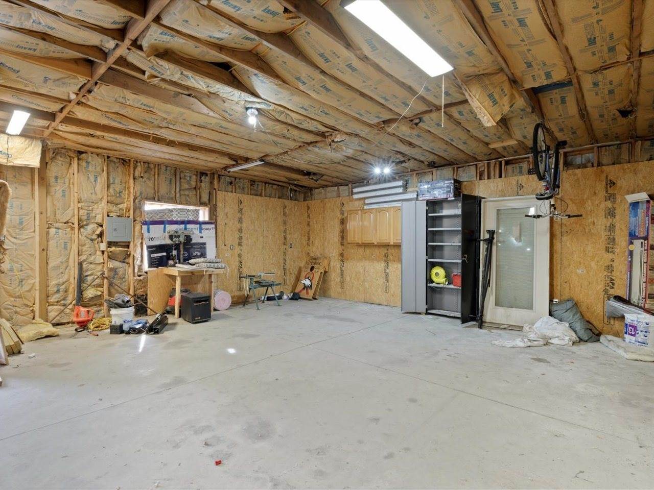 24784 Valley Drive, Pleasant Valley, IA 52767