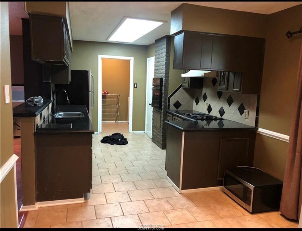 3700 Stillmeadow Drive, Bryan, TX 77802