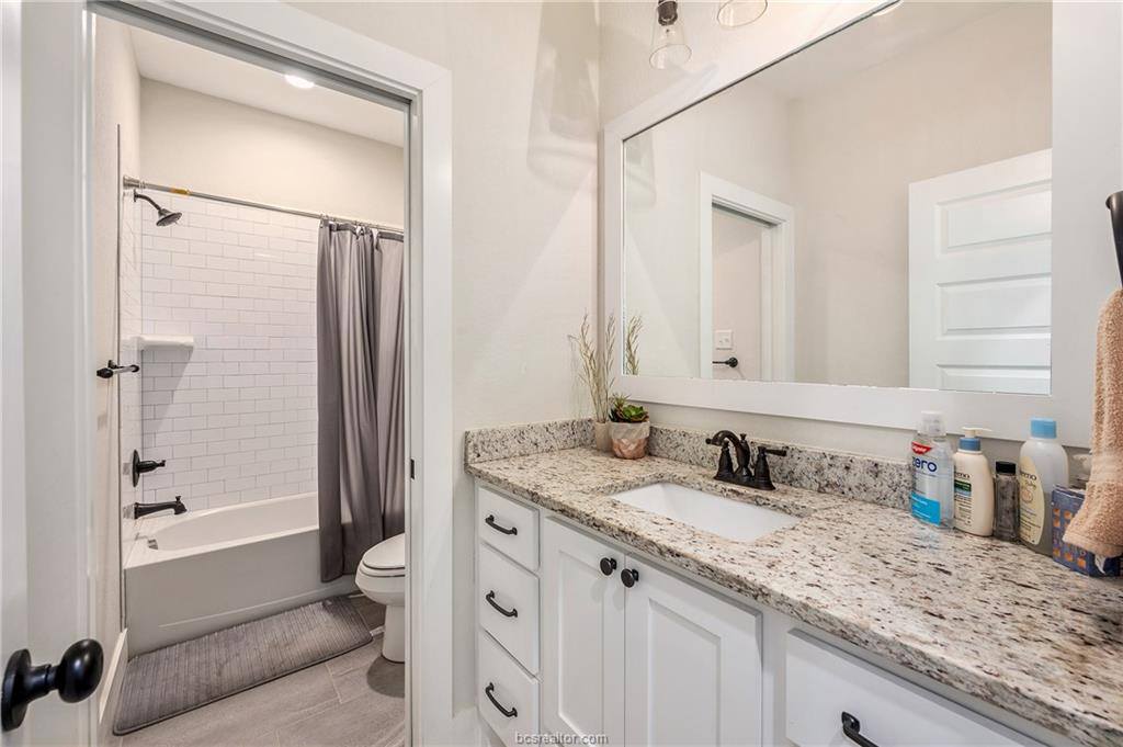 2715 Portland Avenue, College Station, TX 77845